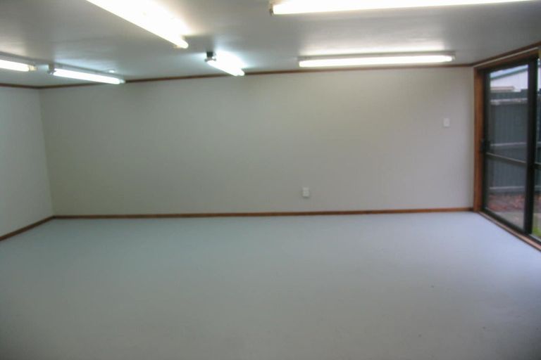 Photo of property in 60 Sandwich Road, Beckenham, Christchurch, 8023