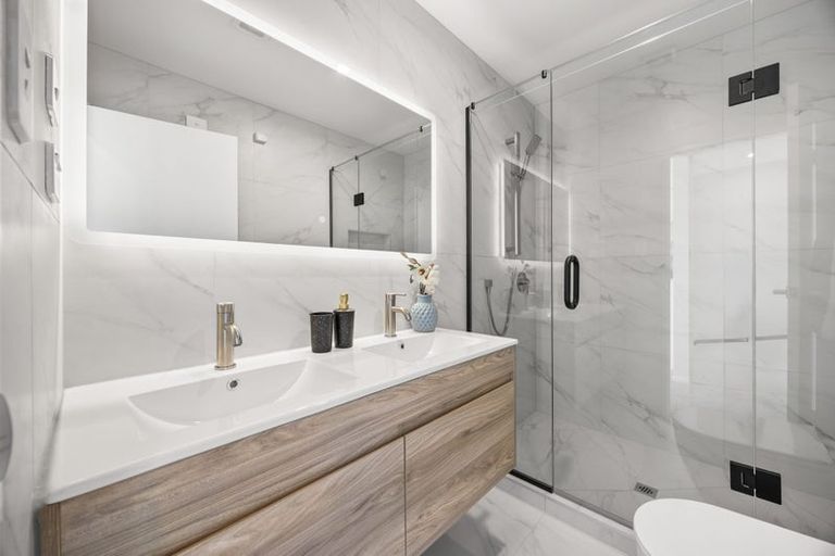 Photo of property in 10b Prince Regent Drive, Half Moon Bay, Auckland, 2012