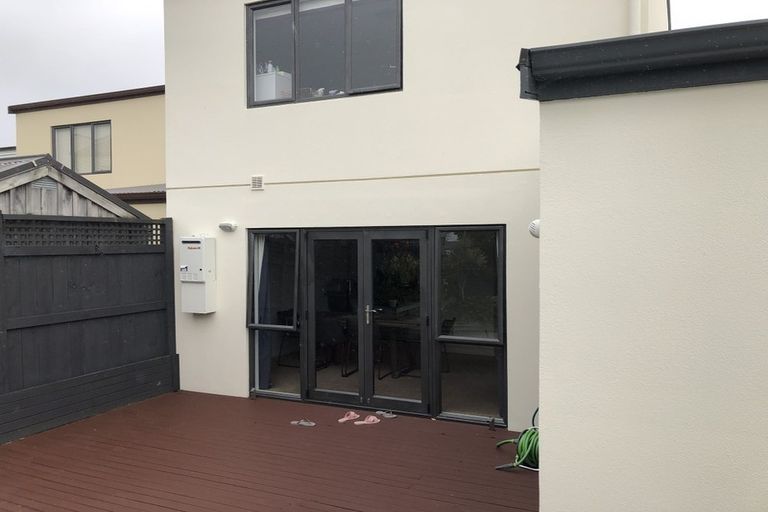 Photo of property in 52 Provence Esplanade, Te Atatu Peninsula, Auckland, 0610