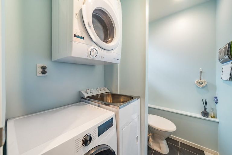 Photo of property in 15 Marjory Close, Broadmeadows, Wellington, 6035