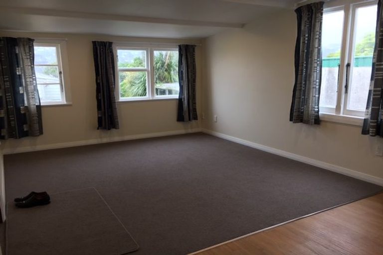 Photo of property in 94 Russell Terrace, Berhampore, Wellington, 6023