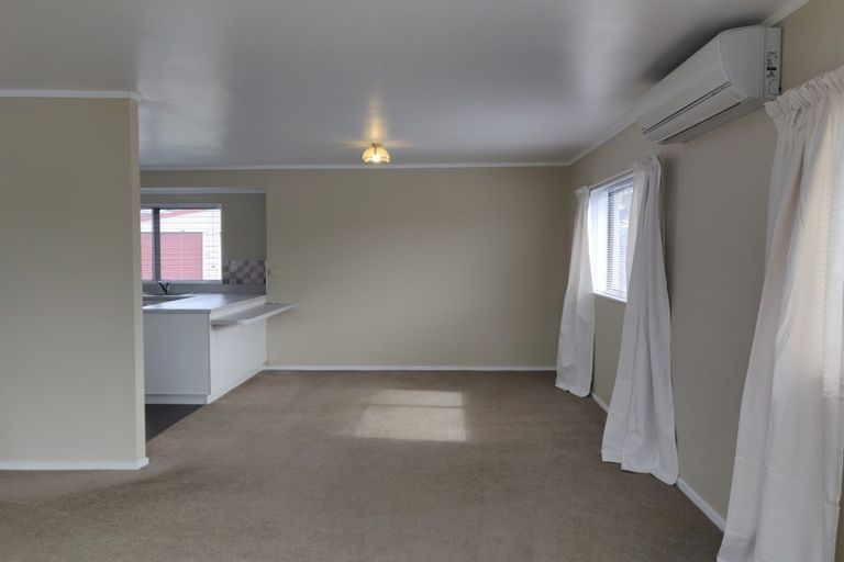 Photo of property in 2/65 Golf Road, New Lynn, Auckland, 0600