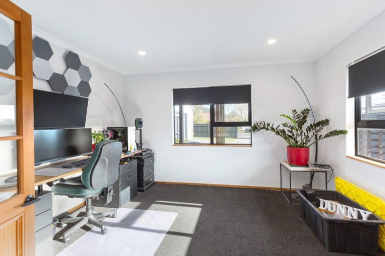 Photo of property in 55 Moeraki Road, Maoribank, Upper Hutt, 5018