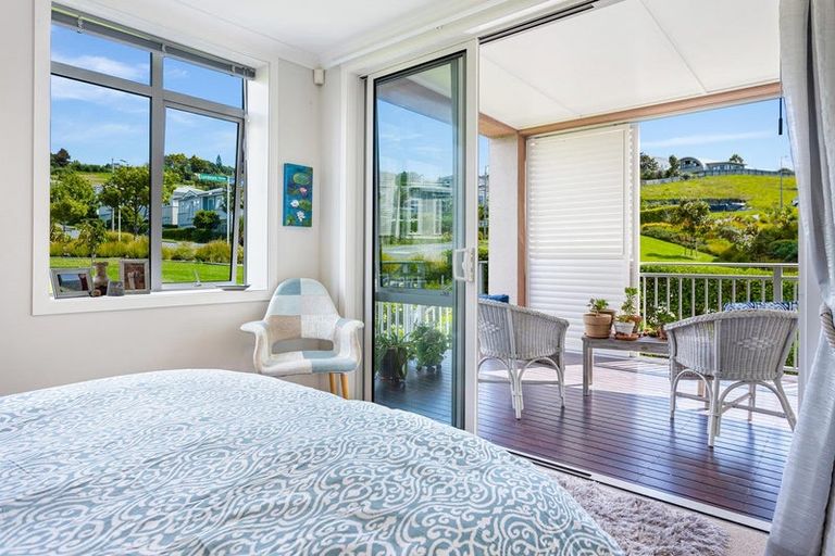 Photo of property in 66 Panorama Heights, Orewa, 0931