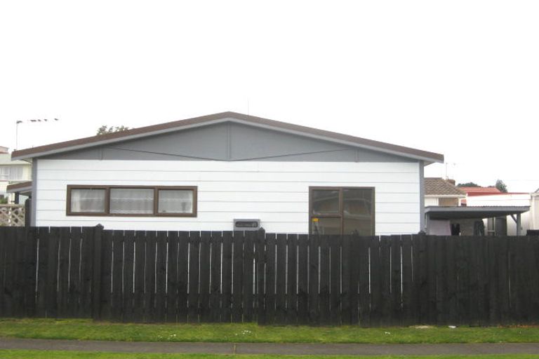 Photo of property in 4 Naumai Place, Spotswood, New Plymouth, 4310