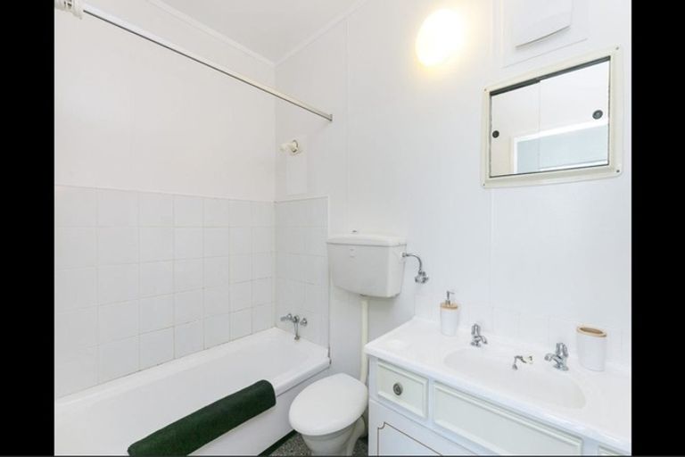Photo of property in Hobson Court Flats, 27/70u Hobson Street, Thorndon, Wellington, 6011