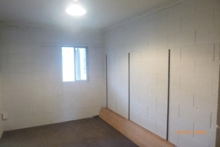 Photo of property in 1b/2 Divich Avenue, Te Atatu South, Auckland, 0610