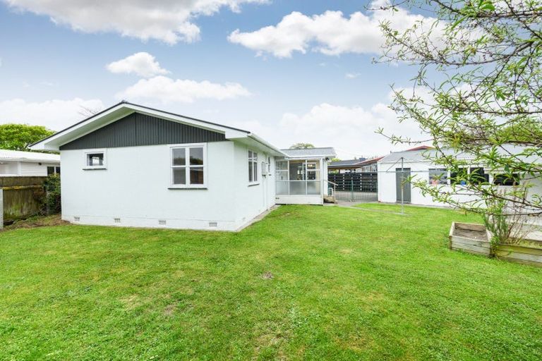 Photo of property in 30 Mokau Place, Terrace End, Palmerston North, 4410