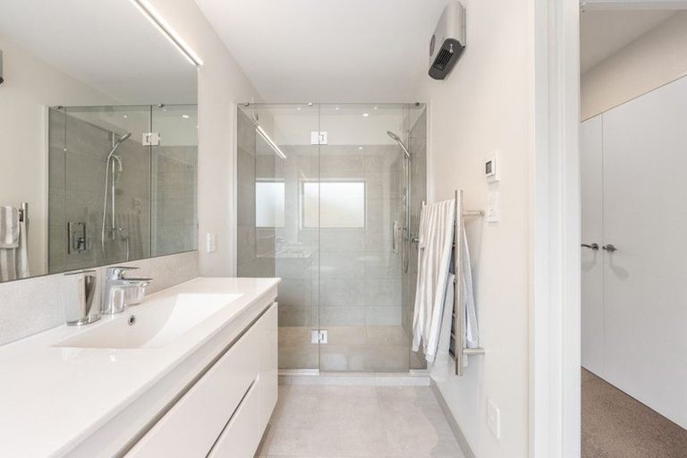 Photo of property in 8 Westmere Lane, Mount Pleasant, Christchurch, 8081