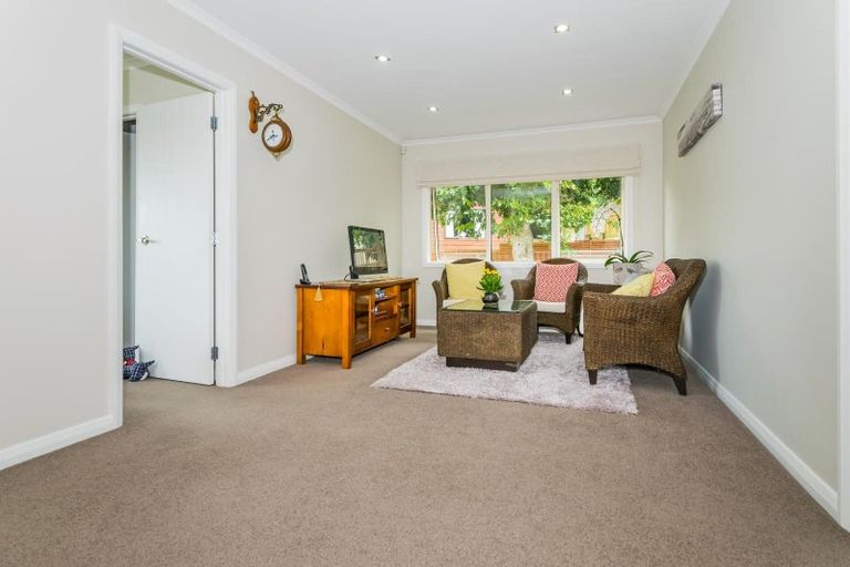 Photo of property in 32 Becroft Drive, Forrest Hill, Auckland, 0620