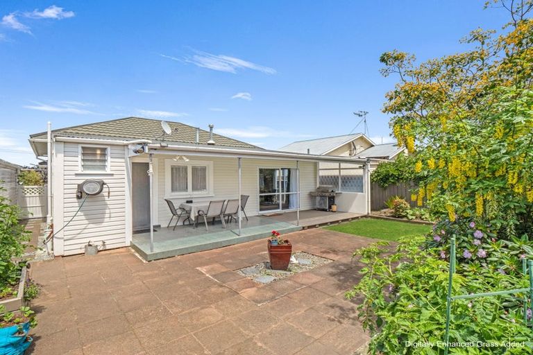 Photo of property in 102 Gonville Avenue, Gonville, Whanganui, 4501