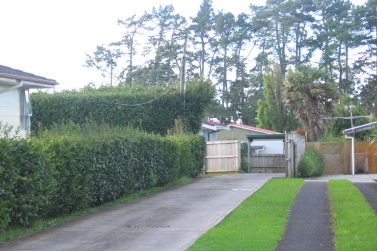 Photo of property in 37 Border Road, Henderson, Auckland, 0612