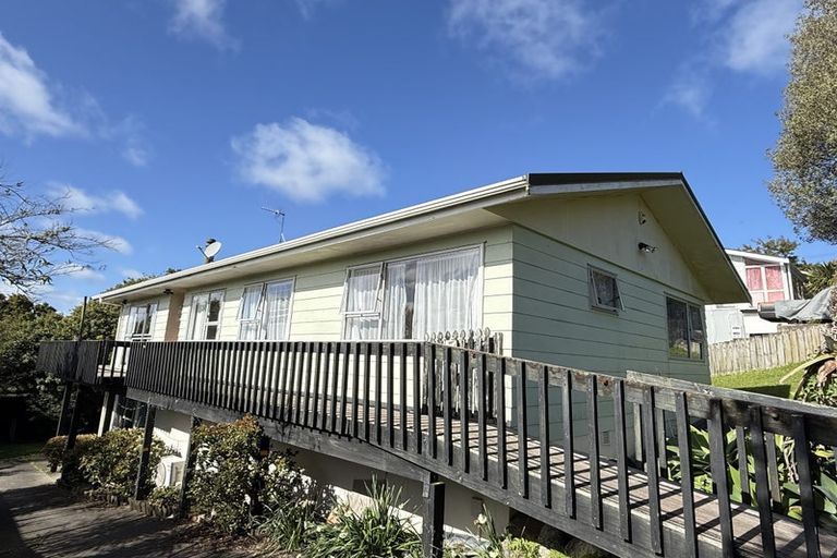 Photo of property in 3 Celeste Place, Totara Vale, Auckland, 0627