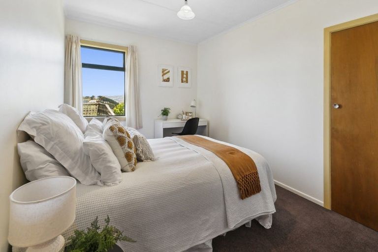 Photo of property in 5 Salford Street, Newlands, Wellington, 6037