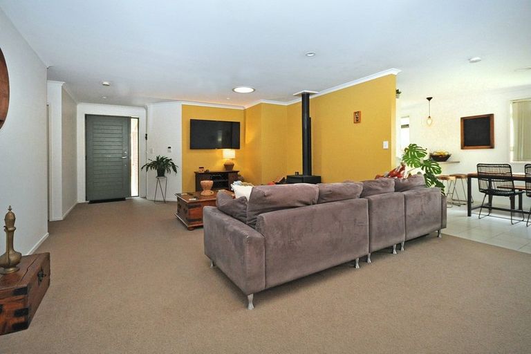 Photo of property in 26 Ripple Grove, Waiuku, 2123