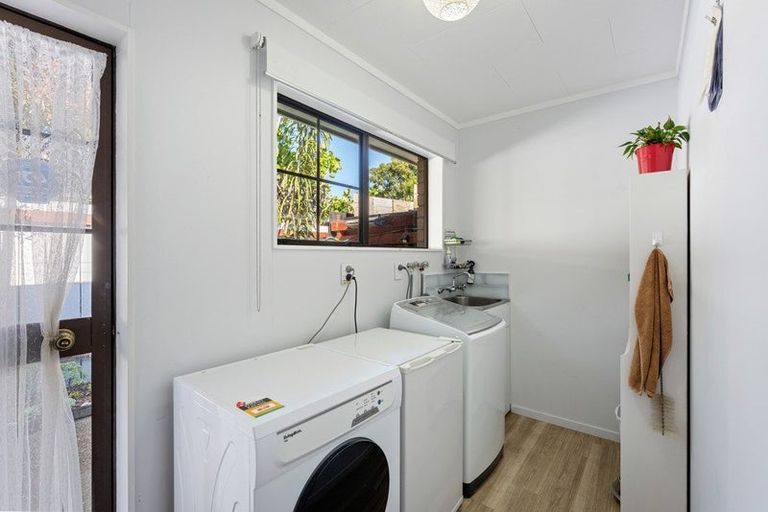 Photo of property in 56a Rewarewa Crescent, Waikanae, 5036