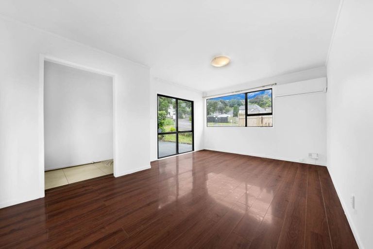 Photo of property in 26 Lambrown Drive, Totara Vale, Auckland, 0629