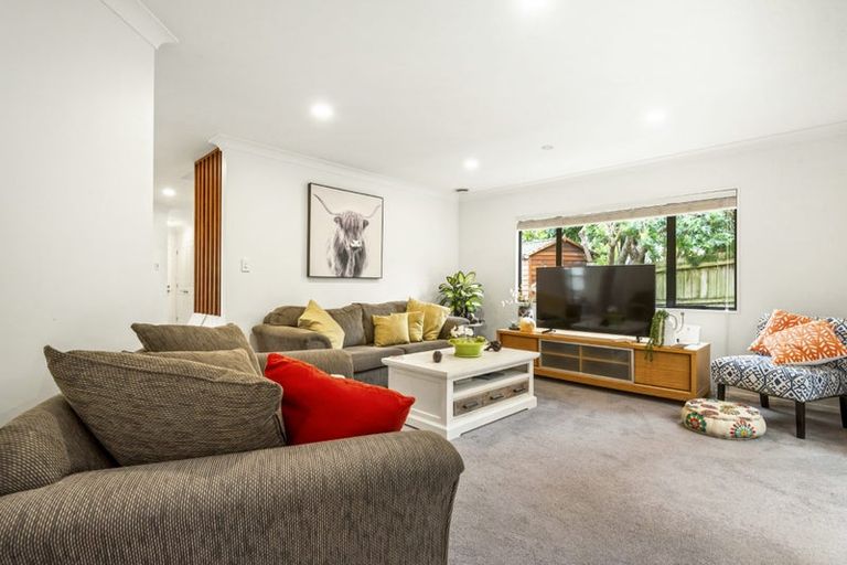 Photo of property in 2/8 Bundoran Way, Pinehill, Auckland, 0632