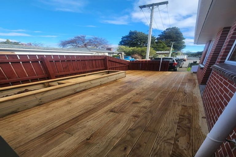 Photo of property in 13-13a Benzie Avenue, Wallaceville, Upper Hutt, 5018