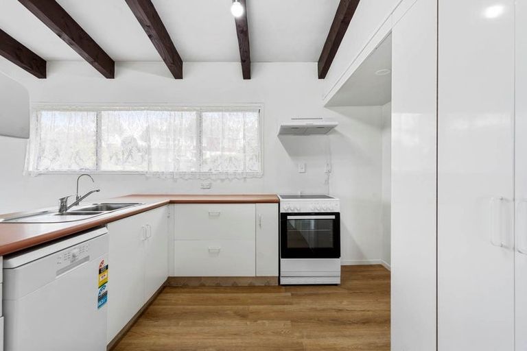 Photo of property in 19 Ravenwood Drive, Forrest Hill, Auckland, 0620