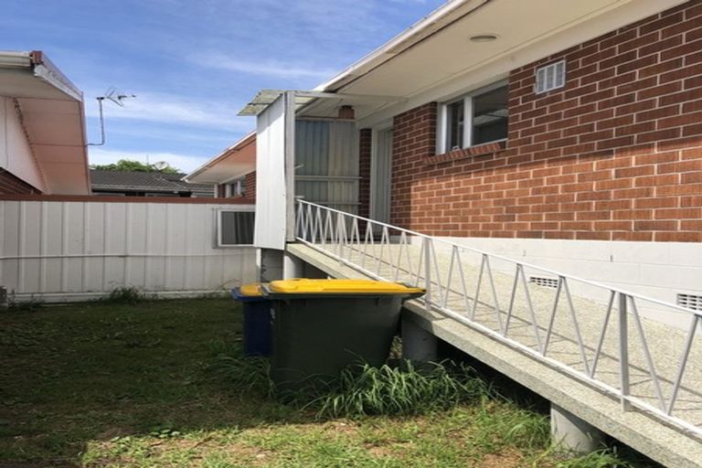 Photo of property in 1/305 Great North Road, Henderson, Auckland, 0612