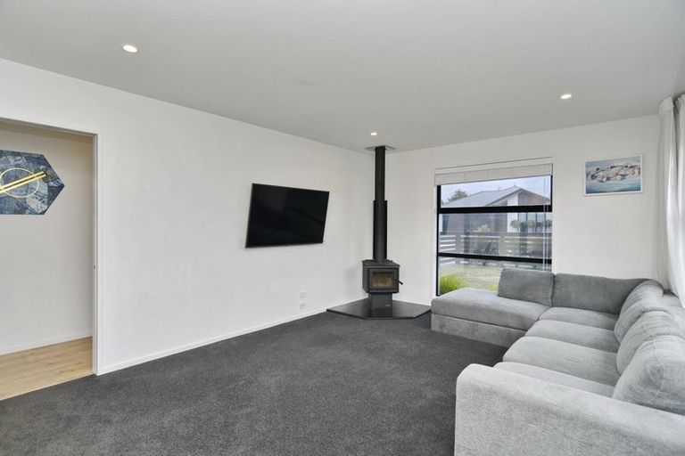 Photo of property in 32 Tara Crescent, Woodend, 7610