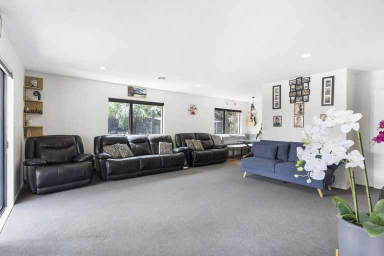 Photo of property in 61a Graham Avenue, Te Atatu Peninsula, Auckland, 0610