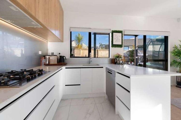 Photo of property in 4a Ringi Lane, Orewa, 0931