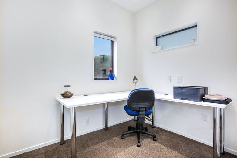 Photo of property in 4 Helm Place, Whitby, Porirua, 5024