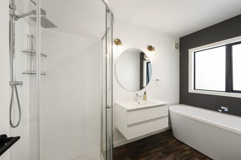 Photo of property in 7b Grumman Lane, Newlands, Wellington, 6037