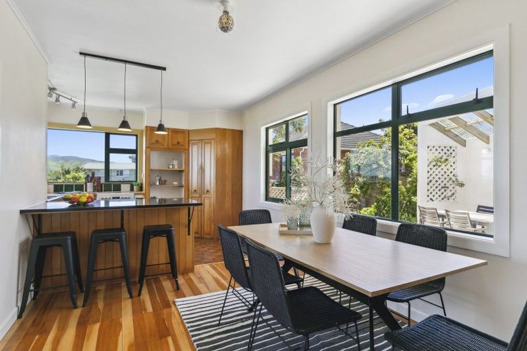 Photo of property in 5 Salford Street, Newlands, Wellington, 6037