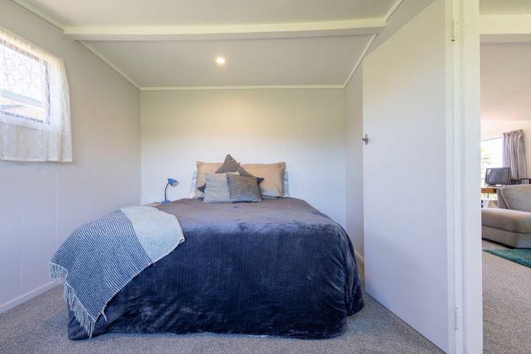 Photo of property in 6 Sea View Road, Baylys Beach, 0377