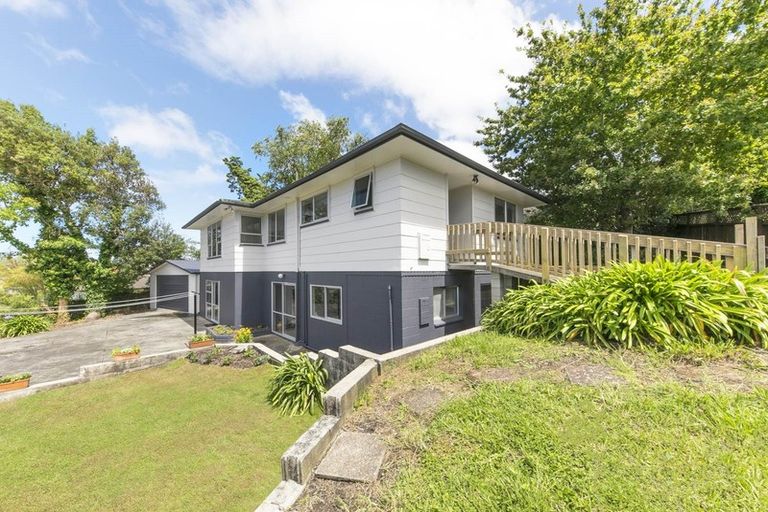 Photo of property in 35 Kemp Road, Massey, Auckland, 0614