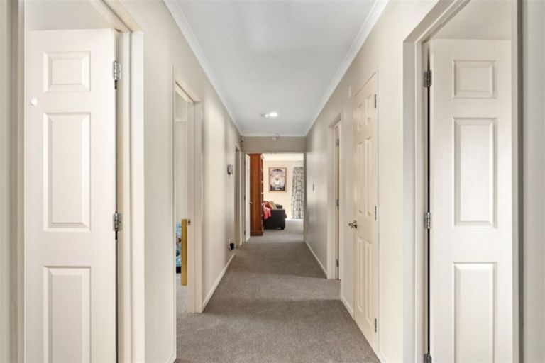 Photo of property in 9 Cloghan Close, Massey, Auckland, 0614