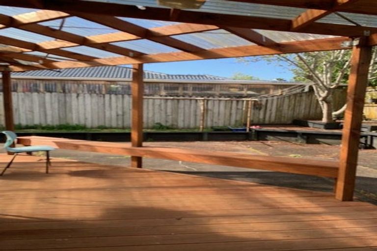 Photo of property in 2 Glastry Close, East Tamaki Heights, Auckland, 2016