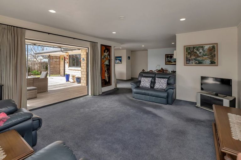 Photo of property in 32 Bermuda Place, One Tree Point, 0118