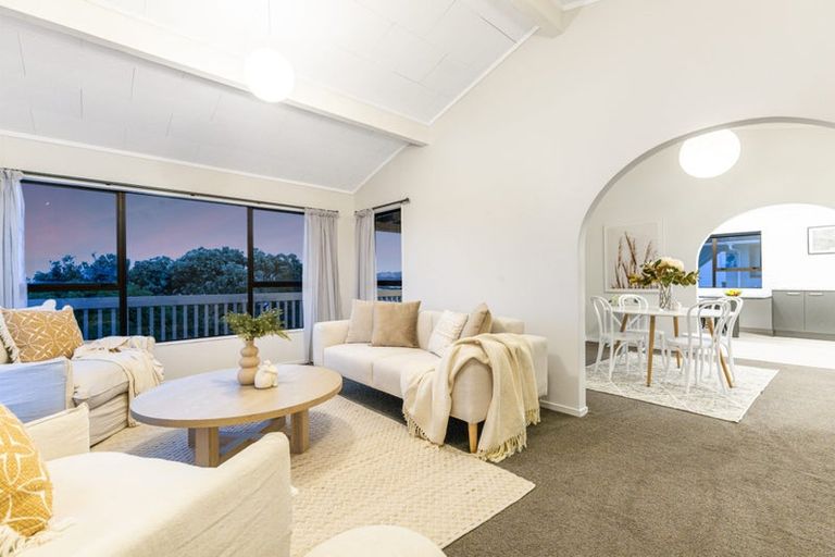 Photo of property in 28 Mercury Way, Whitby, Porirua, 5024