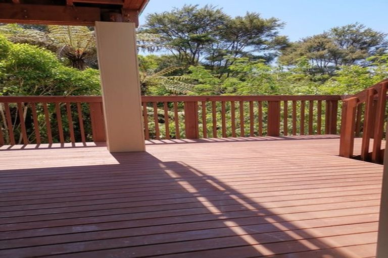 Photo of property in 16 Para Close, Fairview Heights, Auckland, 0632