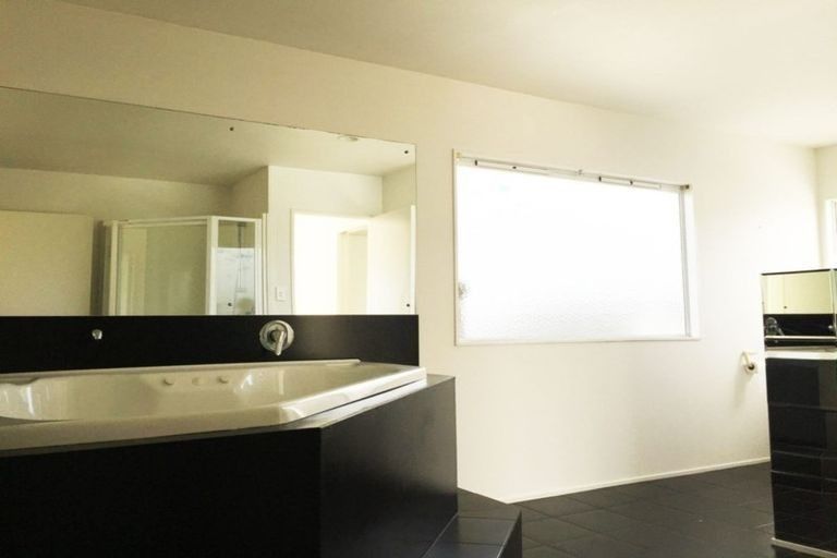 Photo of property in 730 East Coast Road, Pinehill, Auckland, 0632