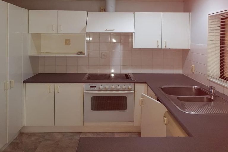 Photo of property in 15c Roberts Road, Te Atatu South, Auckland, 0610