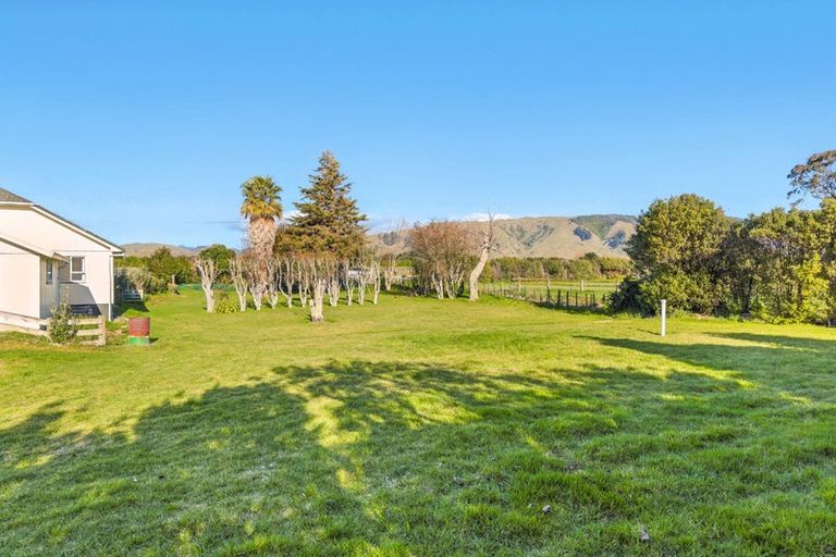 Photo of property in 931 State Highway 1, Te Horo, Otaki, 5581
