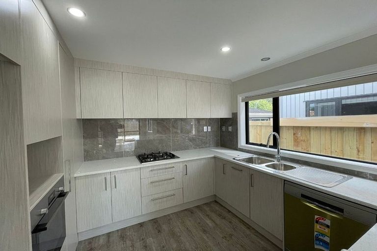 Photo of property in 4b Mirrabooka Avenue, Botany Downs, Auckland, 2010