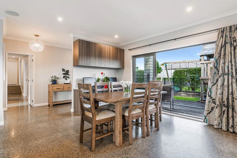 Photo of property in 36 Gilbransen Road, Kumeu, 0810