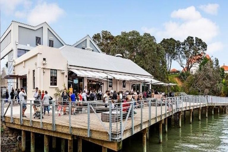 Photo of property in 30 Pukeko Road, Hobsonville, 0616