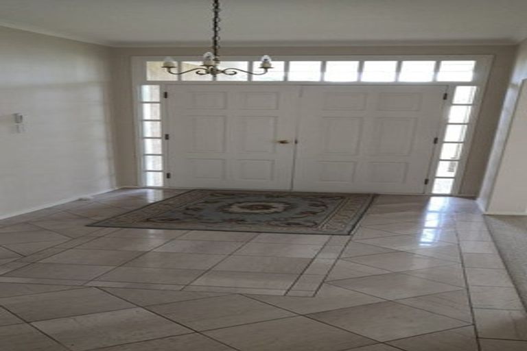 Photo of property in 10 Trovare Place, Golflands, Auckland, 2013