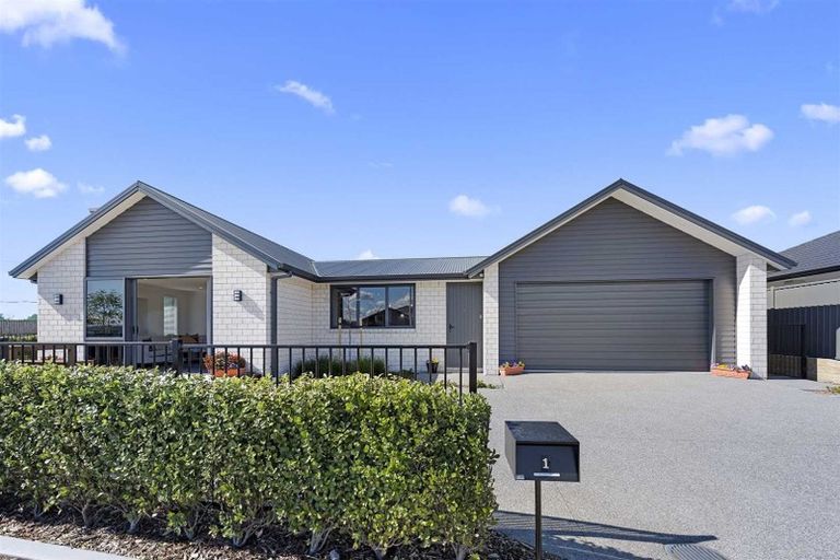 Photo of property in 1 Te Ranga Memorial Drive, Pyes Pa, Tauranga, 3112