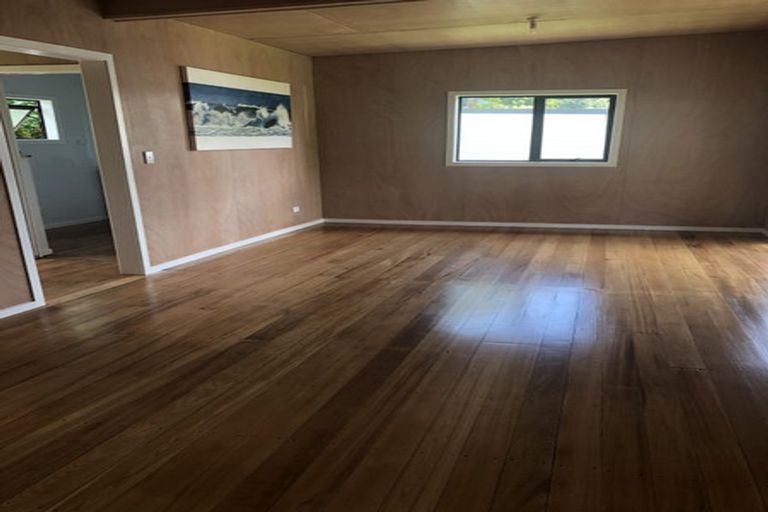 Photo of property in 20 Hills Road, Tongaporutu, Urenui, 4378