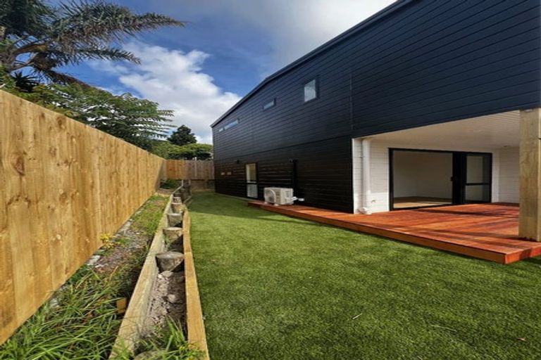 Photo of property in 21 Divich Avenue, Te Atatu South, Auckland, 0610