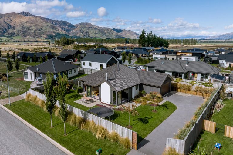 Photo of property in 15 Pennycook Place, Lake Hawea, Wanaka, 9382