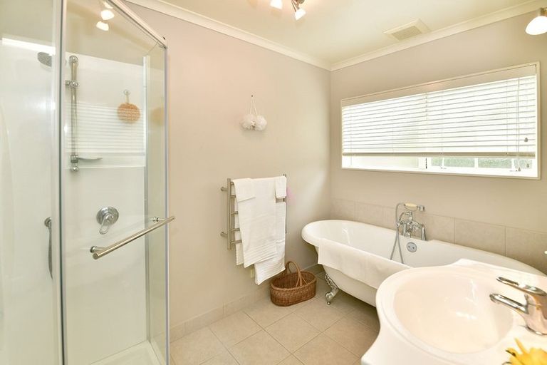 Photo of property in 19 Vista Motu, Red Beach, 0932